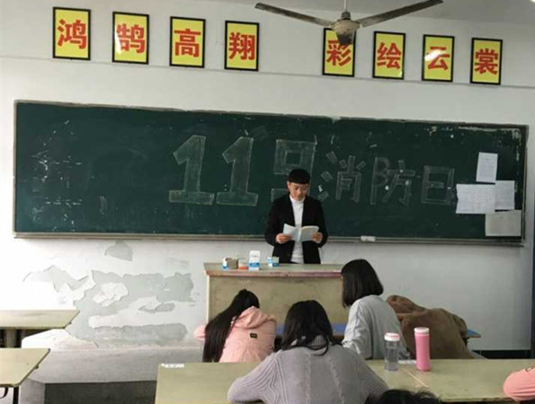 铓屽煚宸ヨ壓缇庢湳瀛︽牎銆?1銆?娑堥槻瀹夊叏鏁欒偛銆?.jpg