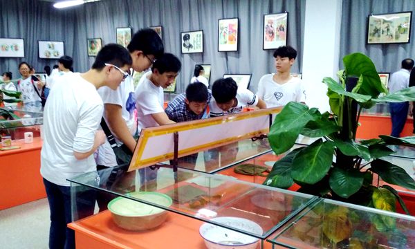 \\Xsc1\2014.9瀛︾敓绉戣祫鏂橽瀹ｄ紶鎶ラ亾\2016-2017-2鏂伴椈\2017.6.2瀛︿範闆烽攱绮剧鍖呮晱\鏂板缓鏂囦欢澶筡QQ鍥剧墖20170602105824_鍓湰.jpg