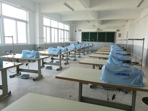 铓屽煚宸ヨ壓缇庢湳瀛︽牎鏈嶈宸ョ▼绯诲笀鐢熺Н鏋佹姇鍏ユ惉杩佸伐浣?.jpg