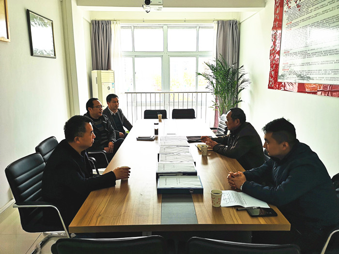 市教育工会领导赴我校实地检查工会工作.jpg