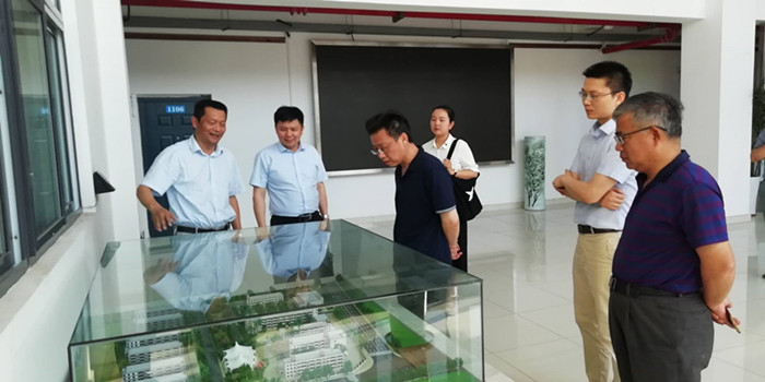 市纪委驻市教育局纪检组领导来我校检查指导工作2.jpg