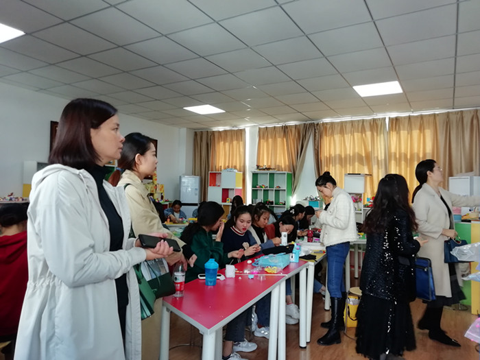 蚌埠工艺美术学校基础部对口班教师外出考察学习.jpg