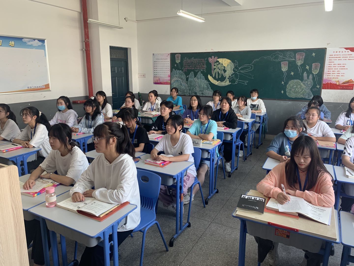 近视防控宣传月1 (2).jpg