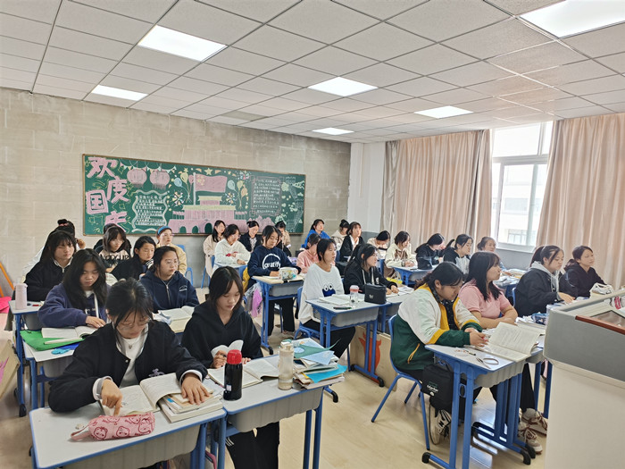 基础教学部开展公开课教学活动3.jpg