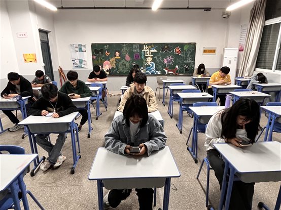 _L7UYY8QP60[4[6_Z%[9R`Q