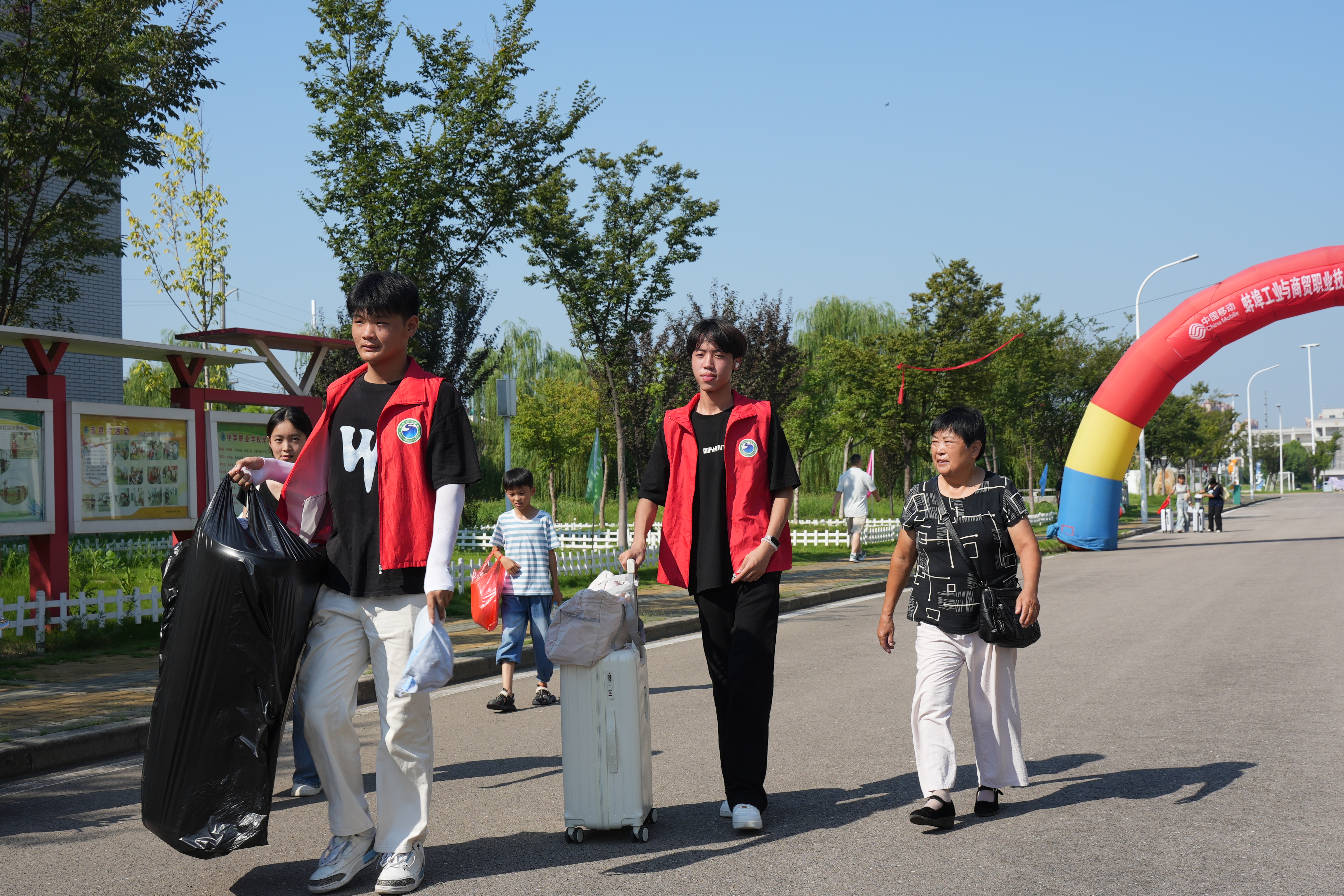 C:\Users\BBGYMX004\Desktop\8月29日 工艺美校报到日\微信图片_20250829161445.jpg