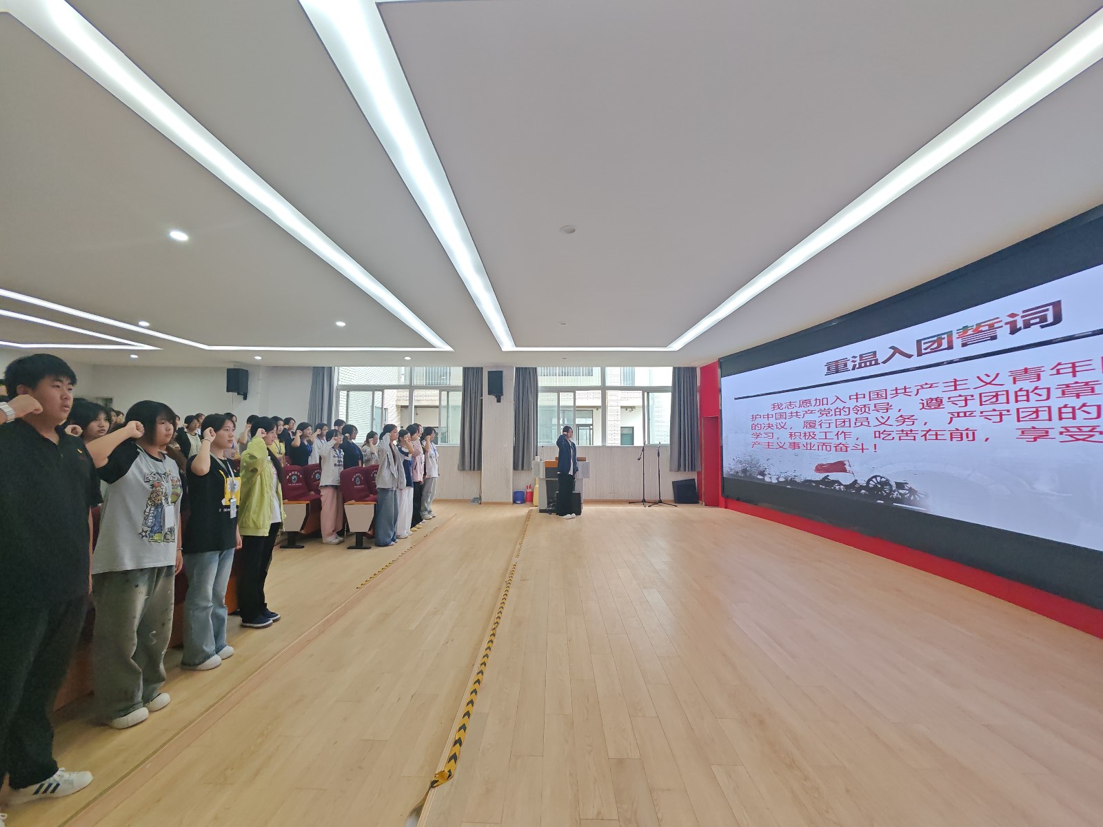 2025年9月17日  蚌埠工贸学校组织团员学生观看 (4).jpg 2025年9月17日  蚌埠工贸学校组织团员学生观看 (4).jpg